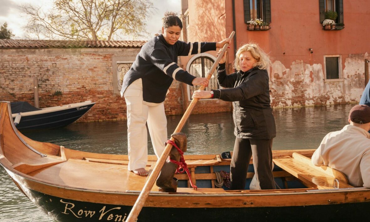 Row Venice, women in Venice