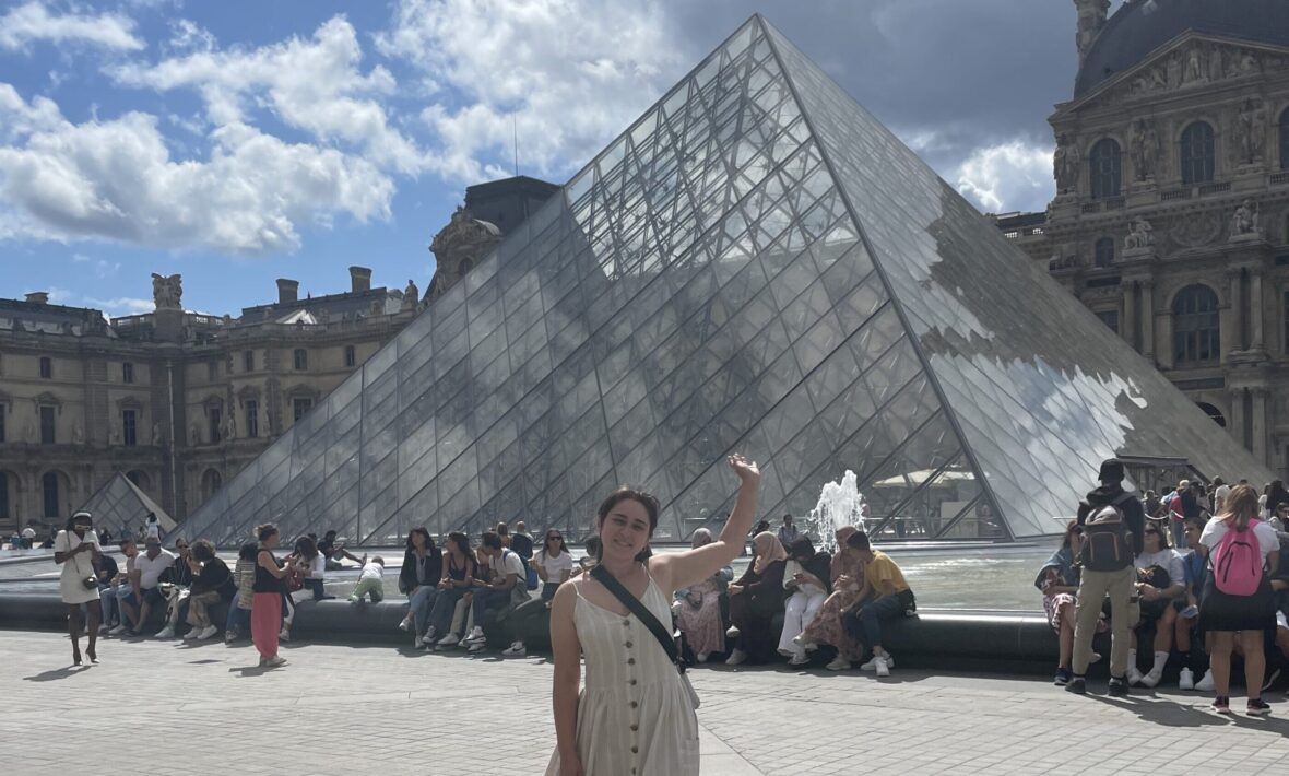 Photo outside the Louvre in Paris