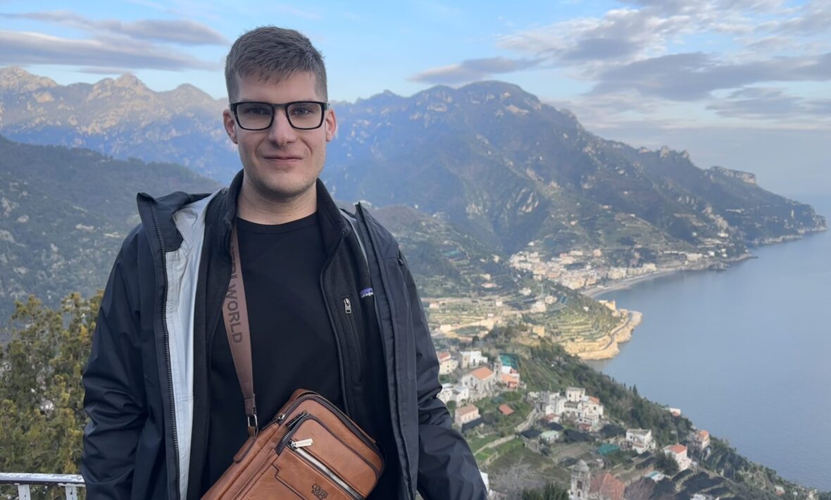 Maurice Gingras, Contiki traveller, in Italy