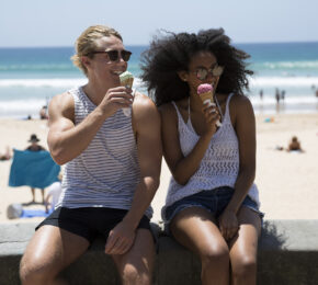 couple-eating-ice-cream