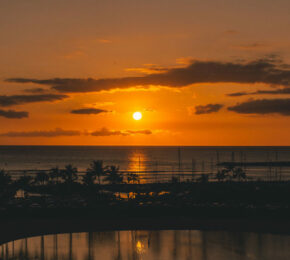 A budget-friendly sunset in Hawaii.