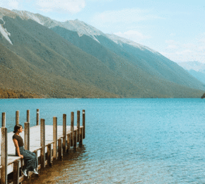 New-Zealand-Mountains-Couple