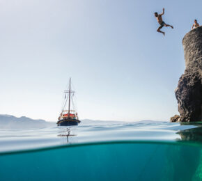 Santorini, Contiki