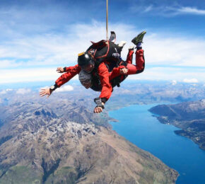 Skydiving in new zealand mountains