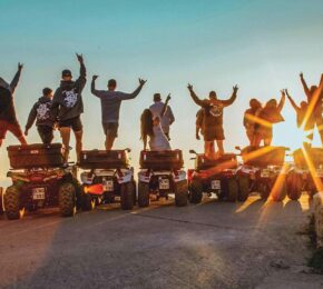 Group of Contiki travellers
