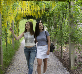 love-nature-girls-flowers