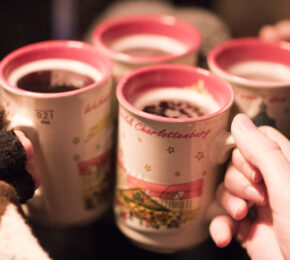 Image of 4 mugs of mulled wine