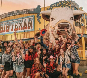 group of Contiki travellers in Texas, Grand Southern