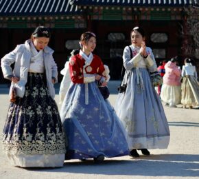 women wearing traditional Korean Hanboks