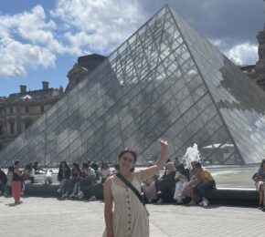 Photo outside the Louvre in Paris
