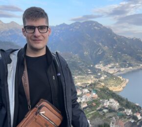 Maurice Gingras, Contiki traveller, in Italy