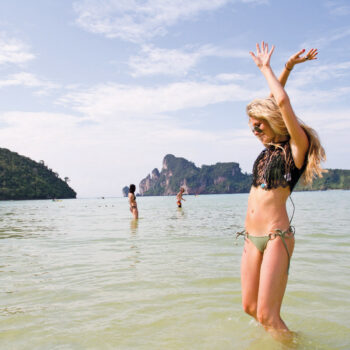 10 party tips essential to smashing the full moon party