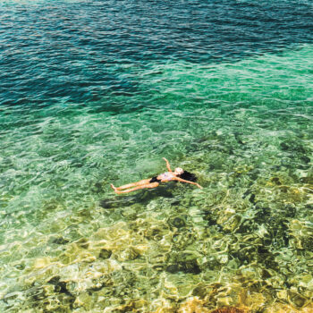 How do the six-two editors set their travel resolutions for 2020?