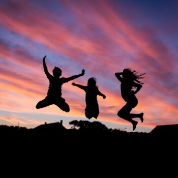 5 ways volunteering abroad will change your outlook
