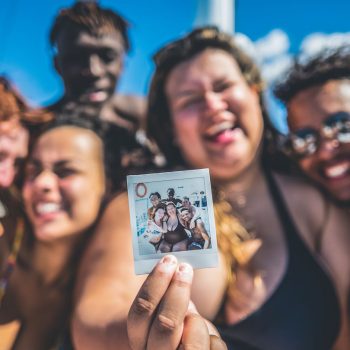Quiz! Should you join Contiki “solo”, with a pal or with the squad?