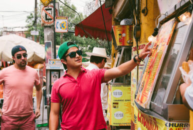 Contiki guide choosing Mexican street food