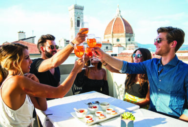 friends-drinking-aperol-in-florence
