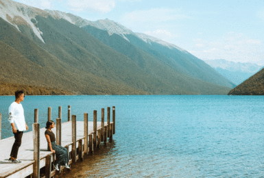 New-Zealand-Mountains-Couple