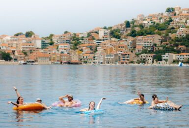 Contiki travellers in Croatia - Makarska