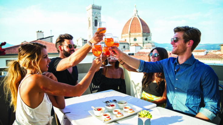 friends-drinking-aperol-in-florence