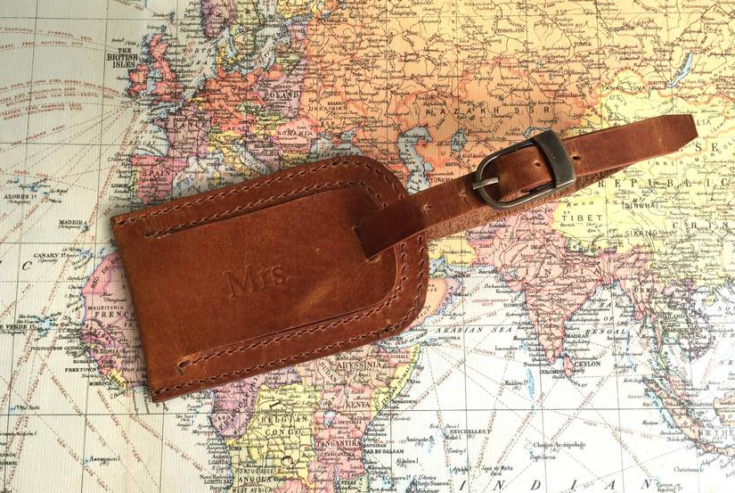 Christmas gifts for people who love to travel - leather luggage tag