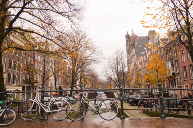 Amsterdam-bridge-with-bikes