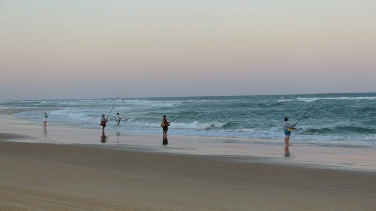 beach fishing on fraser island