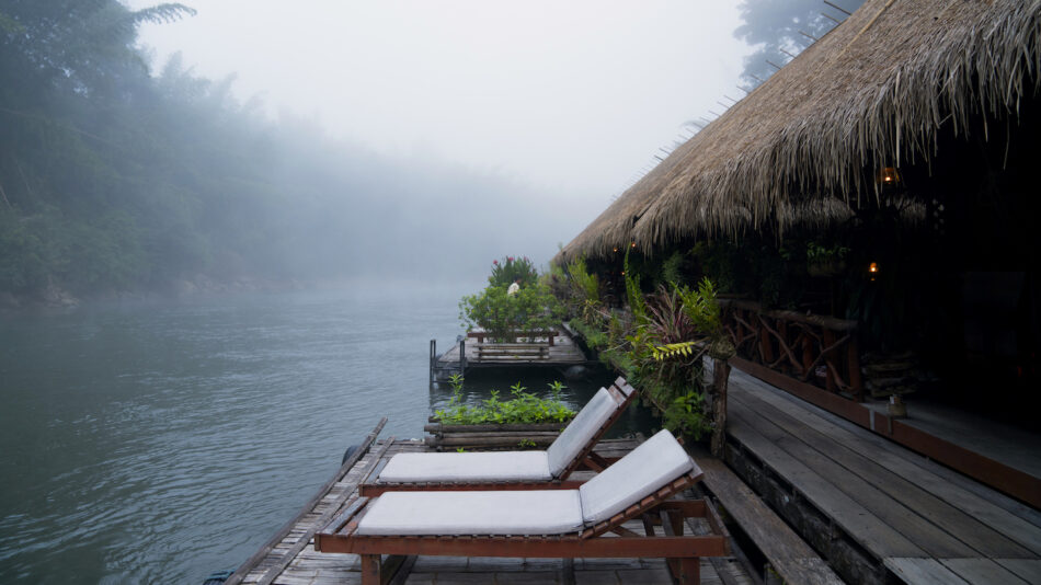 Floating raft hotel
