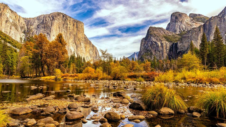 A lake and cliffs in Yosemite