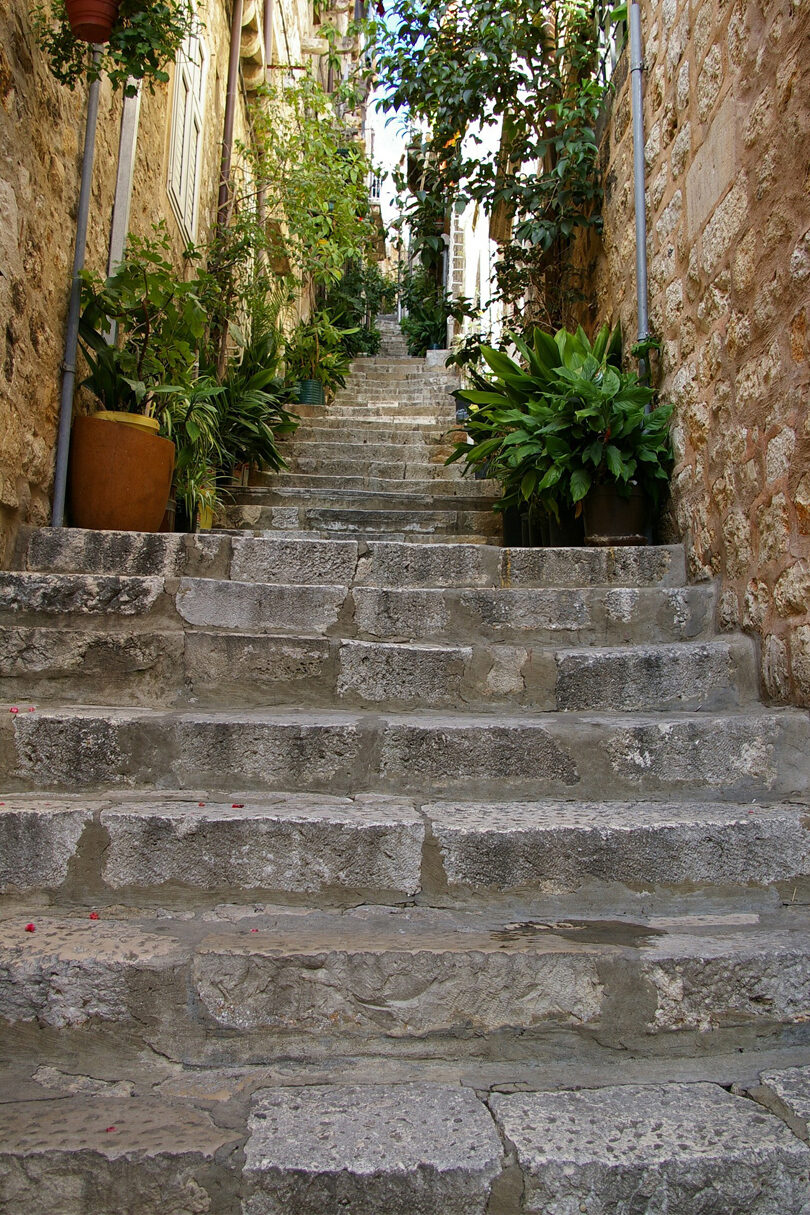 things to do in dubrovnik - image of steps in the old town