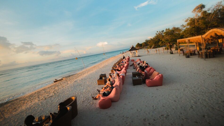 Contiki travellers in Bali
