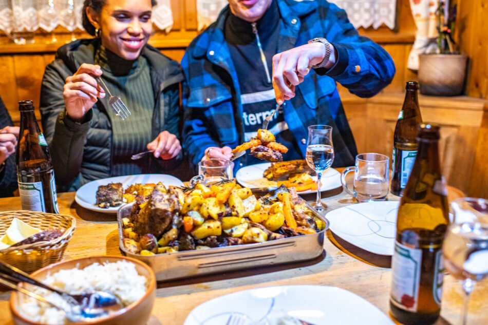 Haus Schoneck, guests eating together