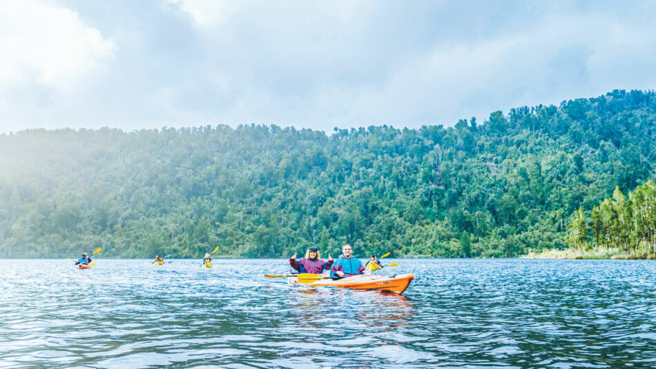 Kayak down the Whanganui River