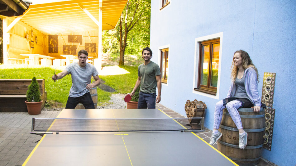 Contiki Gasthof ping pong