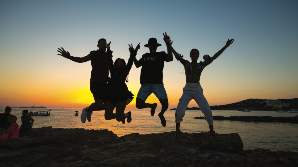 Contiki friends at sunset