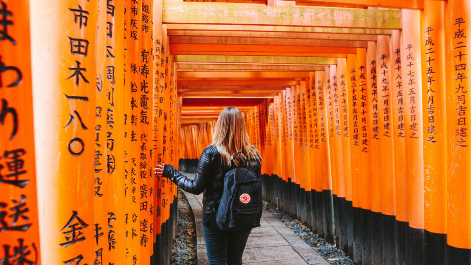 girl in Fushimi-Inari shrine