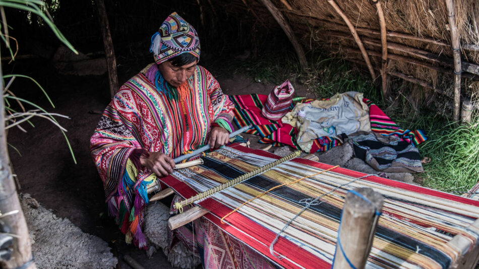 peru-weaver-sacred-valley