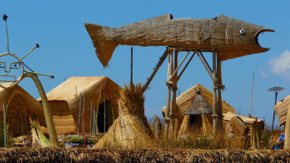 lake-titicaca-contiki-uros-people