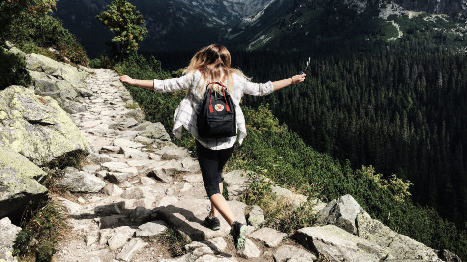 solo-female-travel-products-contiki