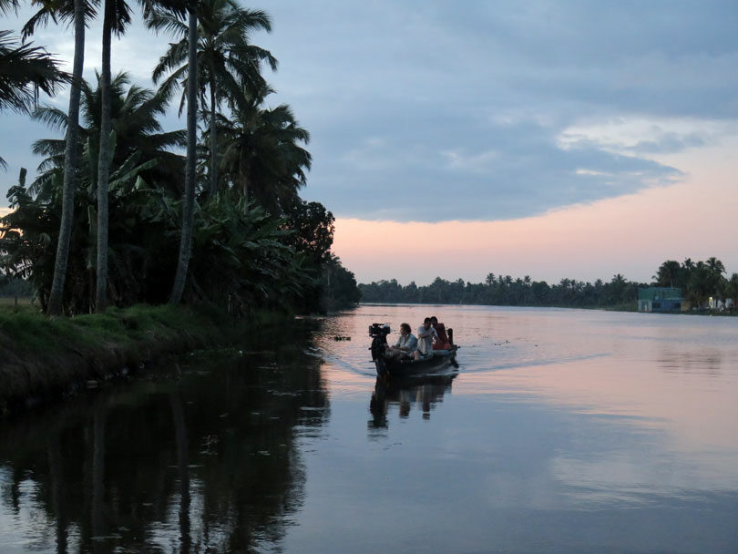 kerala-backwaters-south-india-contiki