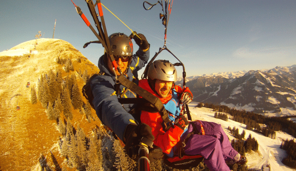 Contiki-hero-peter-paragliding