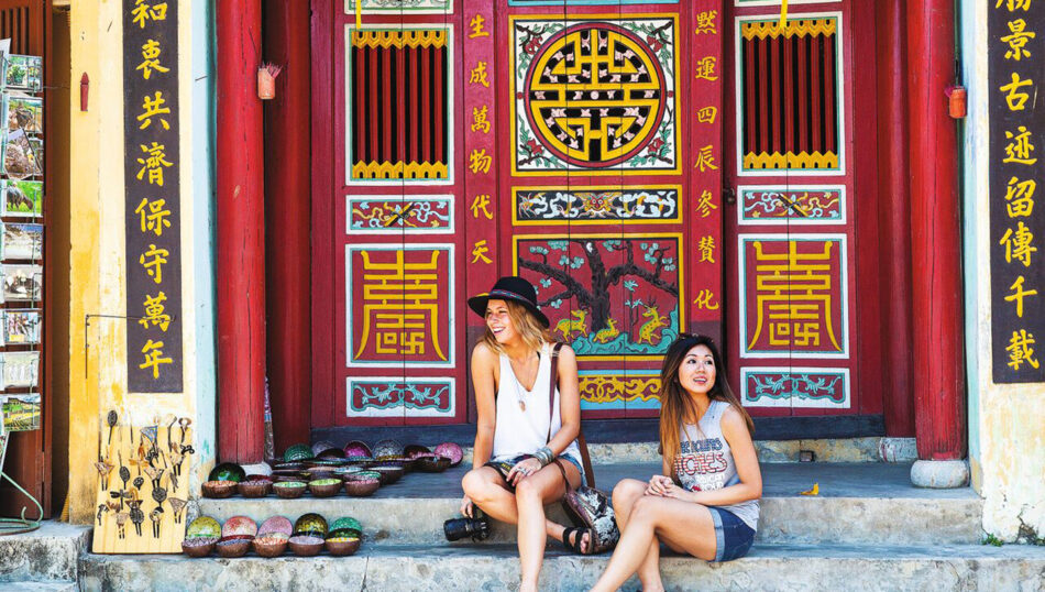 Contiki travellers in Hoi An