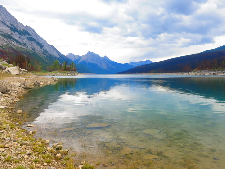 Canada and the rockies - Medicine lake in Jasper