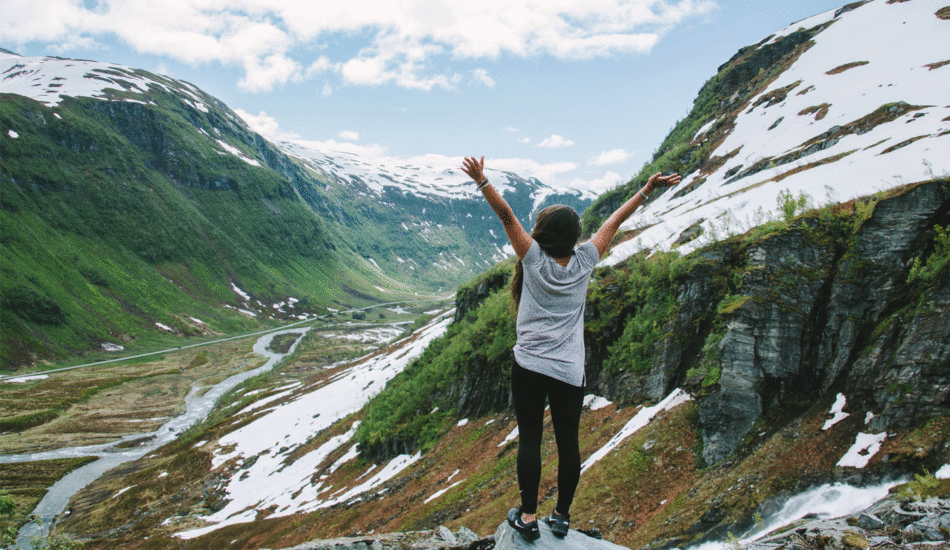 Norwary-girl-mountains