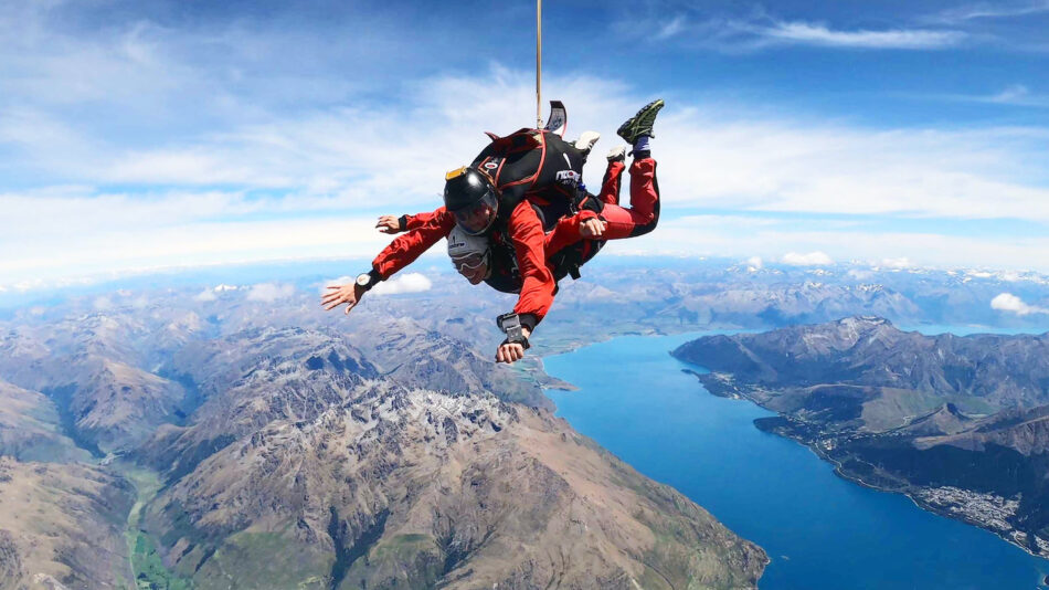 Skydiving in new zealand mountains