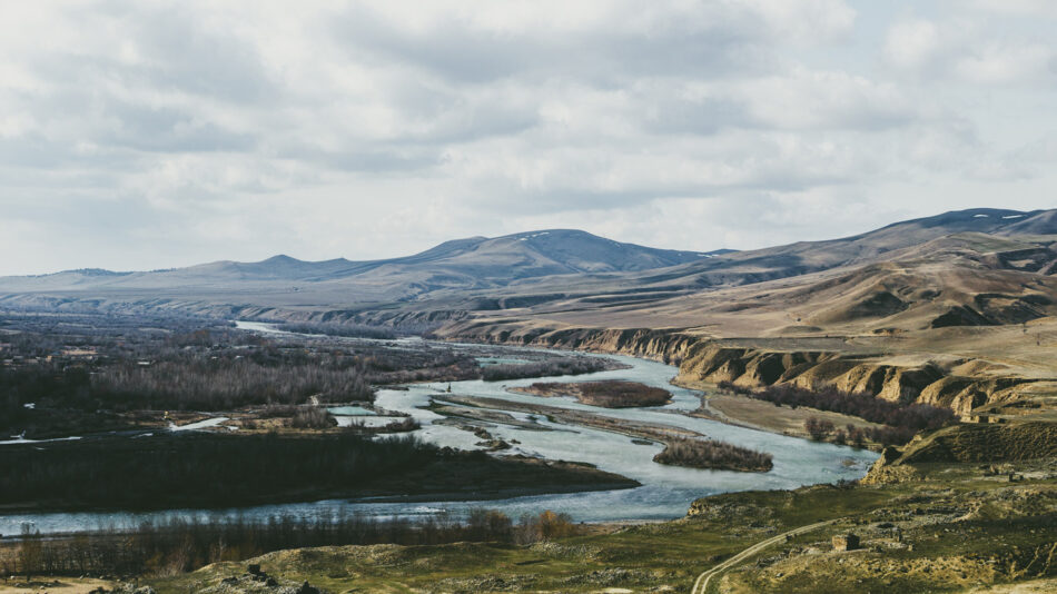 A river runs through a valley.