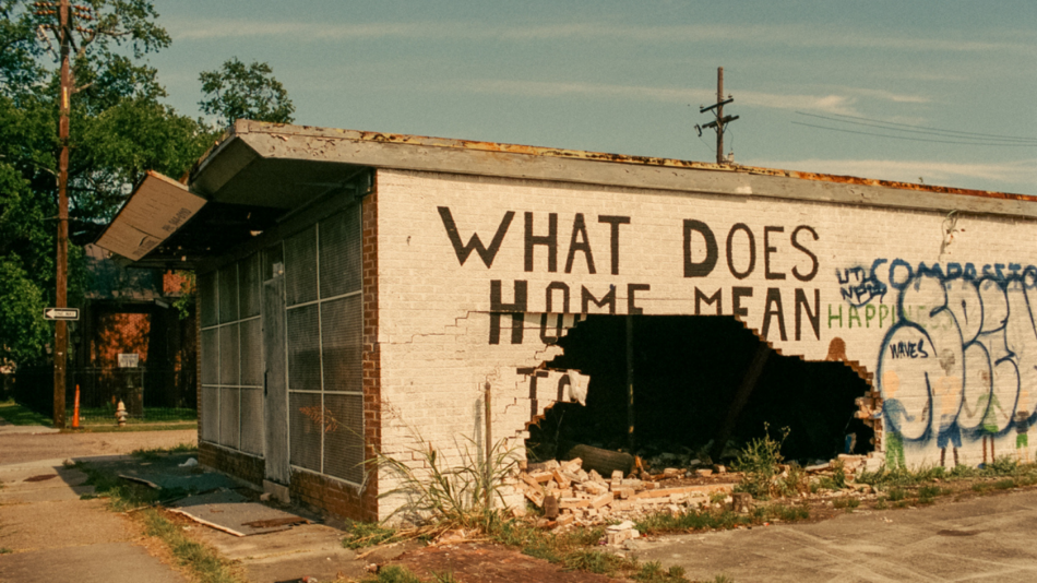 A building with graffiti on it.