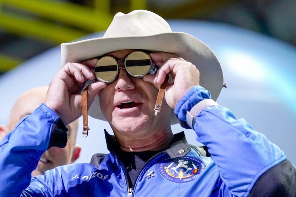 Jeff Bezos cowboy hat