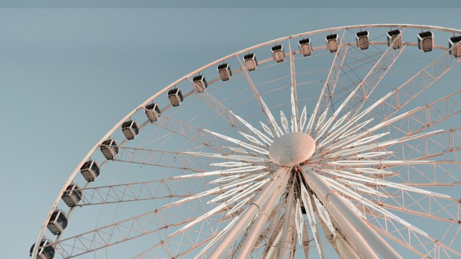 Niagara Falls, Canada Ferris Wheel attraction for tourists