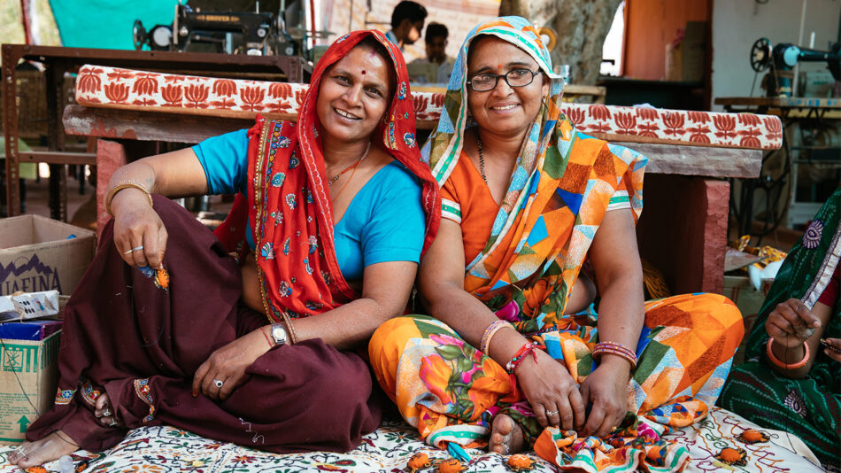 indian-women-dhonk-centre